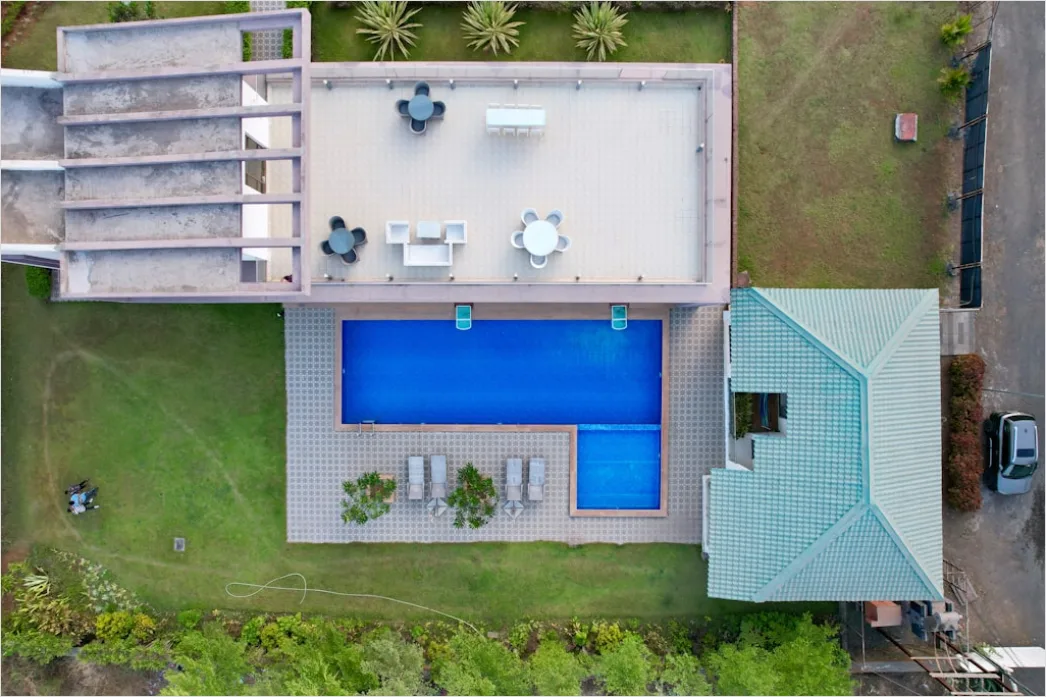 Detail Aerial House With Pool Number 3