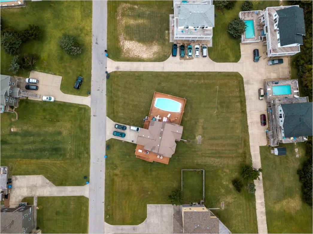 Detail Aerial House With Pool Number 4