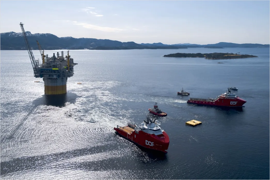 Detail Aerial Offshore Platforms Number 12