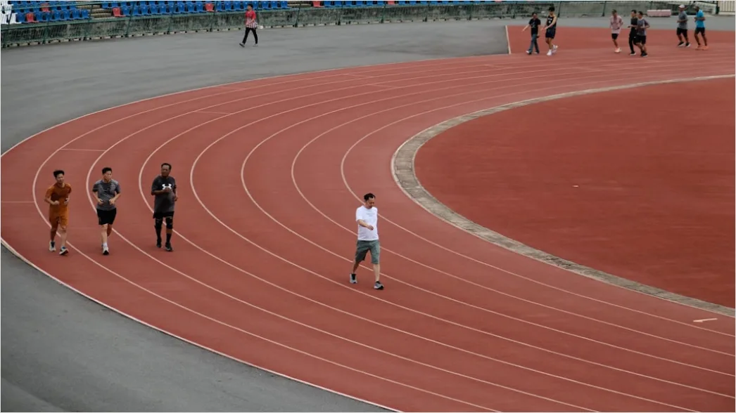 Detail Aerial Runners Track Stadium Number 6