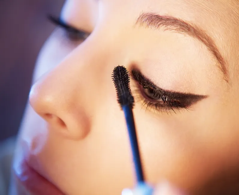 Detail Mascara Close Up Number 16