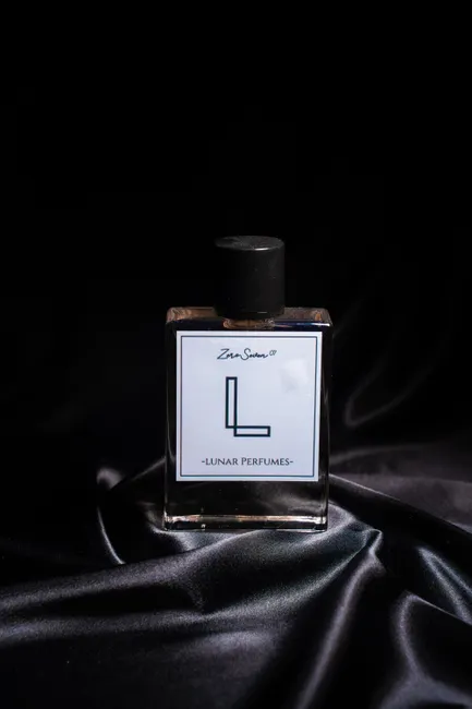 Detail Perfume Bottle Close Up Number 19