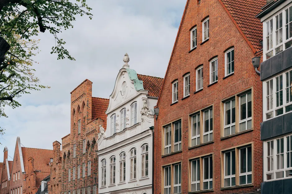 Detail Altstadt Häuserreihe Mit Blumenkästen Number 12