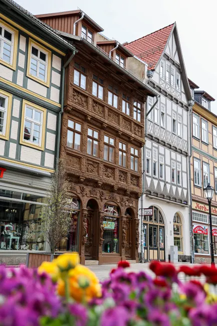 Detail Altstadt Häuserreihe Mit Blumenkästen Number 17