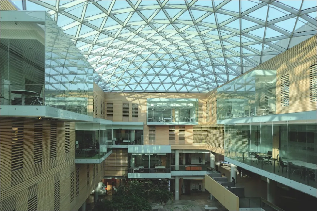 Detail Atrium Innenarchitektur Mit Glasdach Number 2