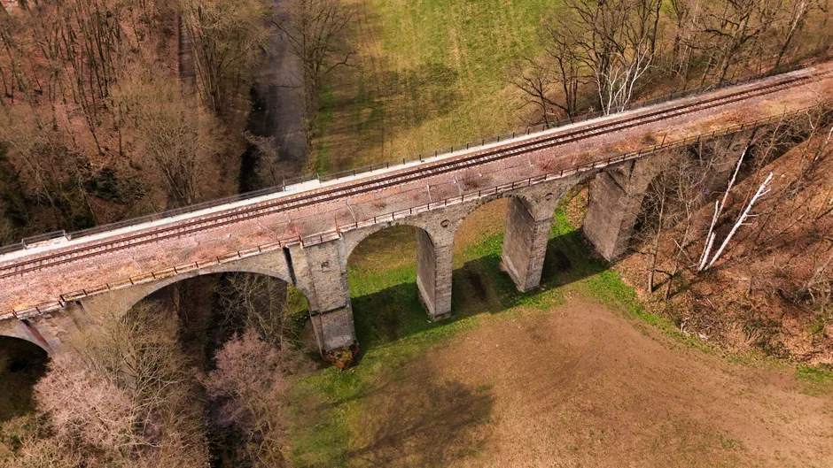 Detail Bahnbrücke über Tal Weite Landschaft Number 16