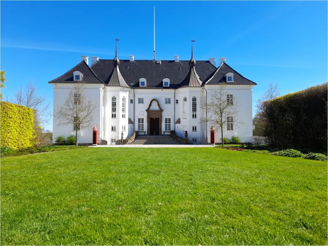 Barockes Schloss Fassade Symmetrisch Frontansicht 23f4