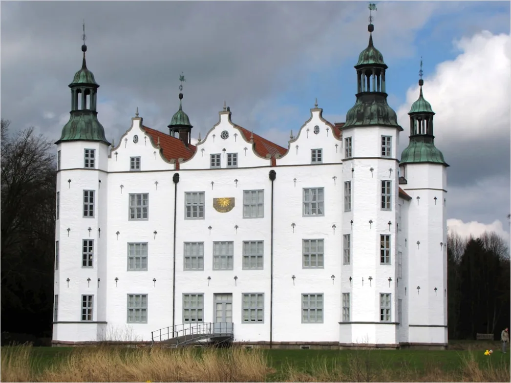 Detail Barockes Schloss Fassade Symmetrisch Frontansicht Number 13