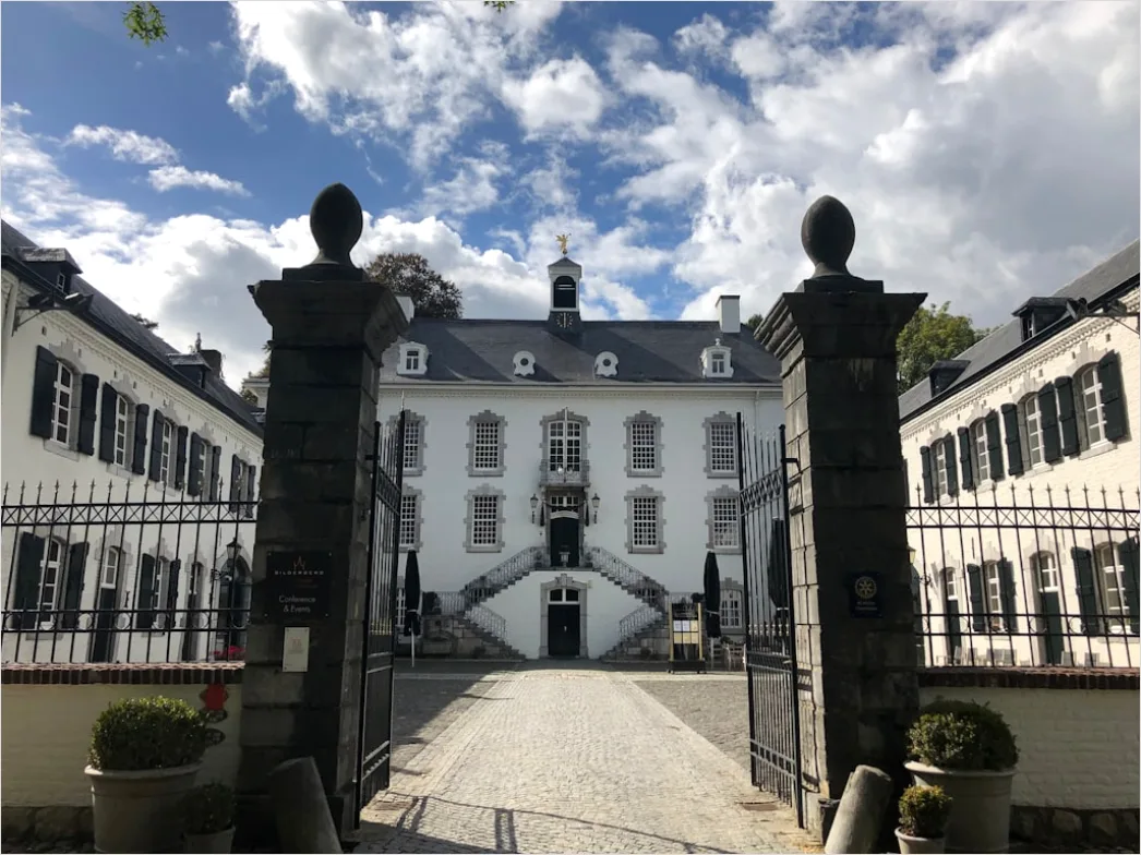 Detail Barockes Schloss Fassade Symmetrisch Frontansicht Number 17