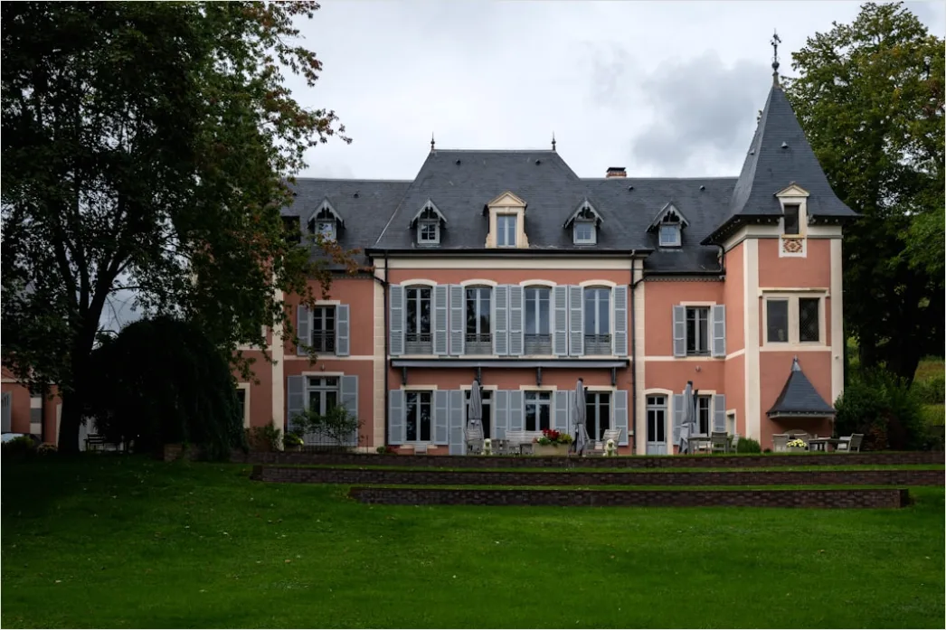 Detail Barockes Schloss Fassade Symmetrisch Frontansicht Number 20