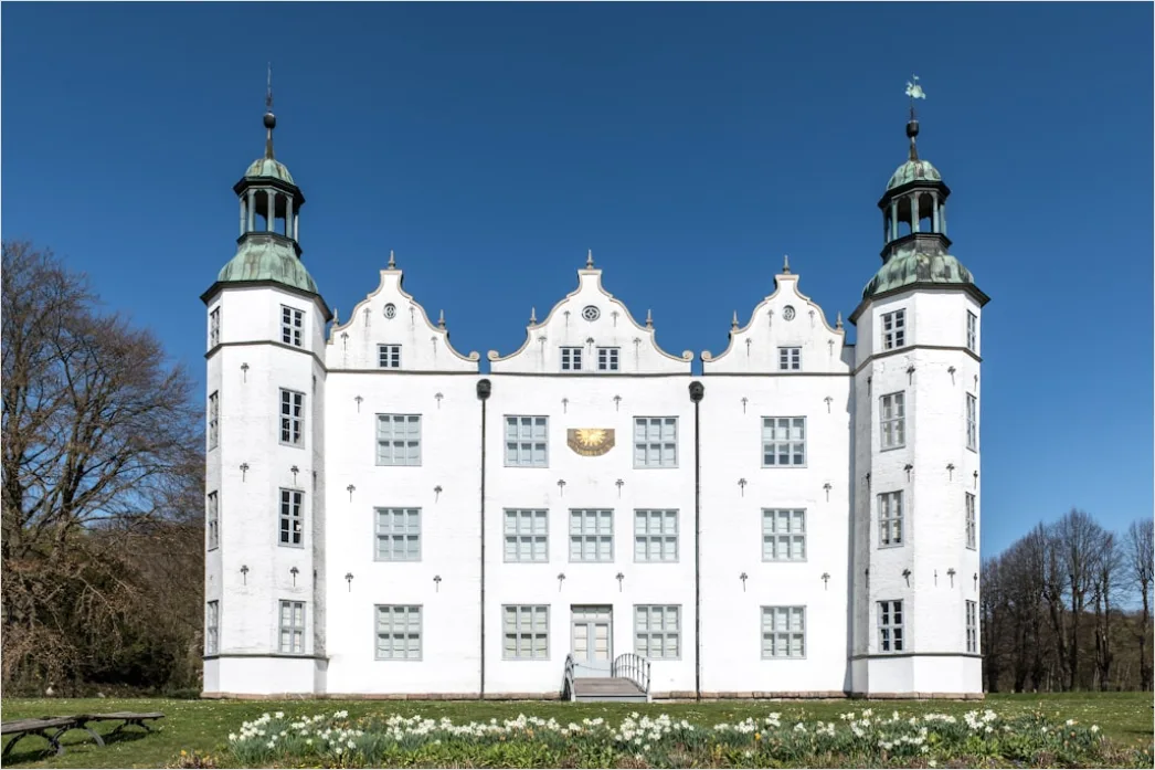 Detail Barockes Schloss Fassade Symmetrisch Frontansicht Number 8