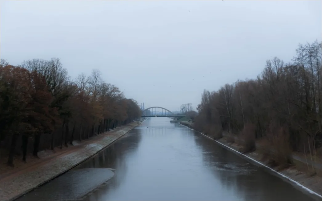 Detail Bogenbrücke über Fluss Nebelstimmung Number 14