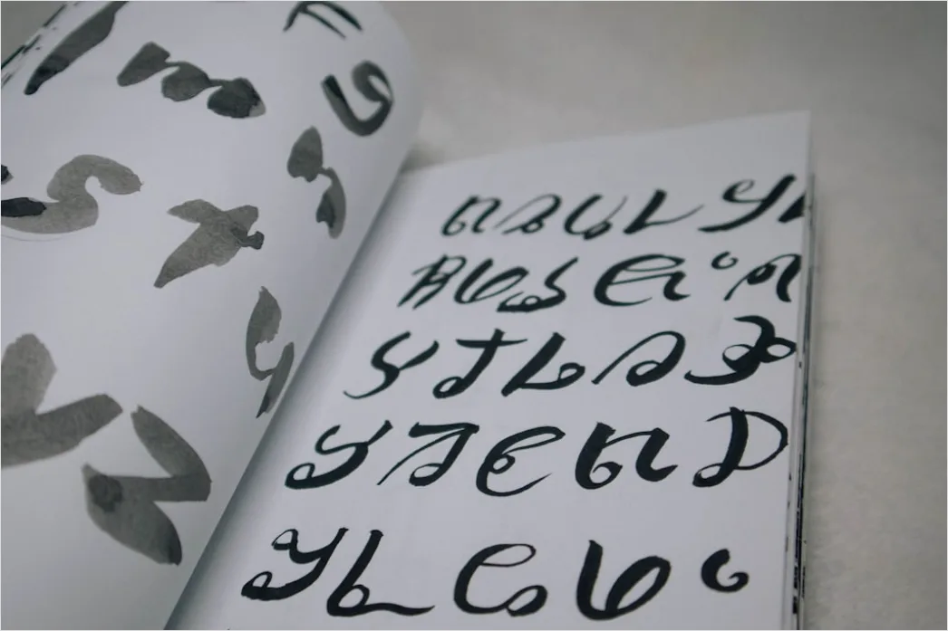 Brush Lettering Alphabet Uebungsblatt Nahaufnahme 2878
