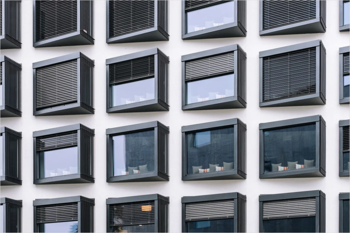Detail Fassade Fensterreihen Symmetrie Perspektive Number 10