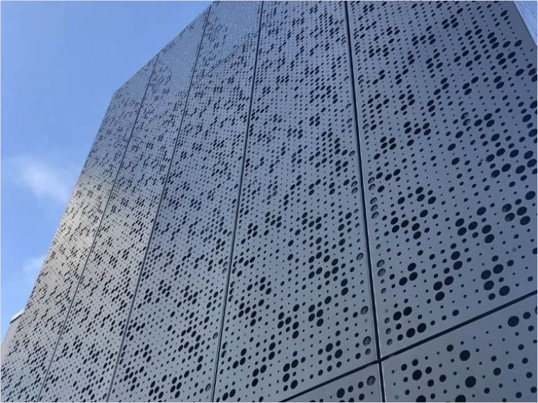Detail Fassade Metall Perforiert Muster Modern Number 2