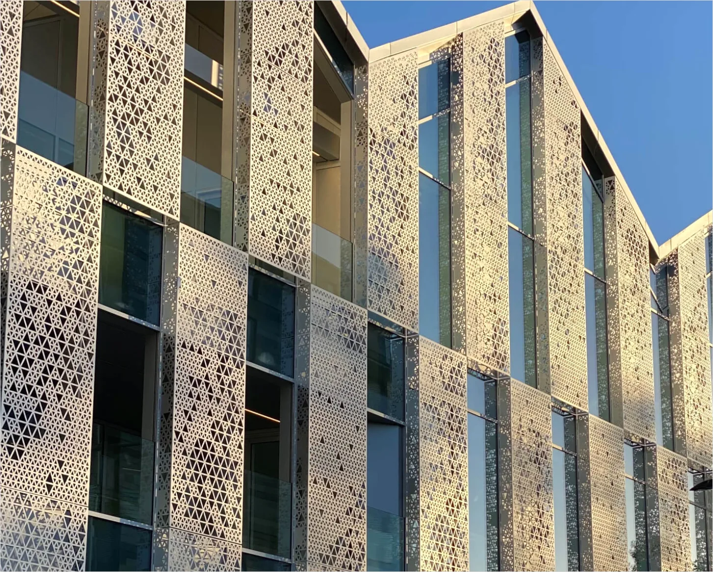 Detail Fassade Metall Perforiert Muster Modern Number 12