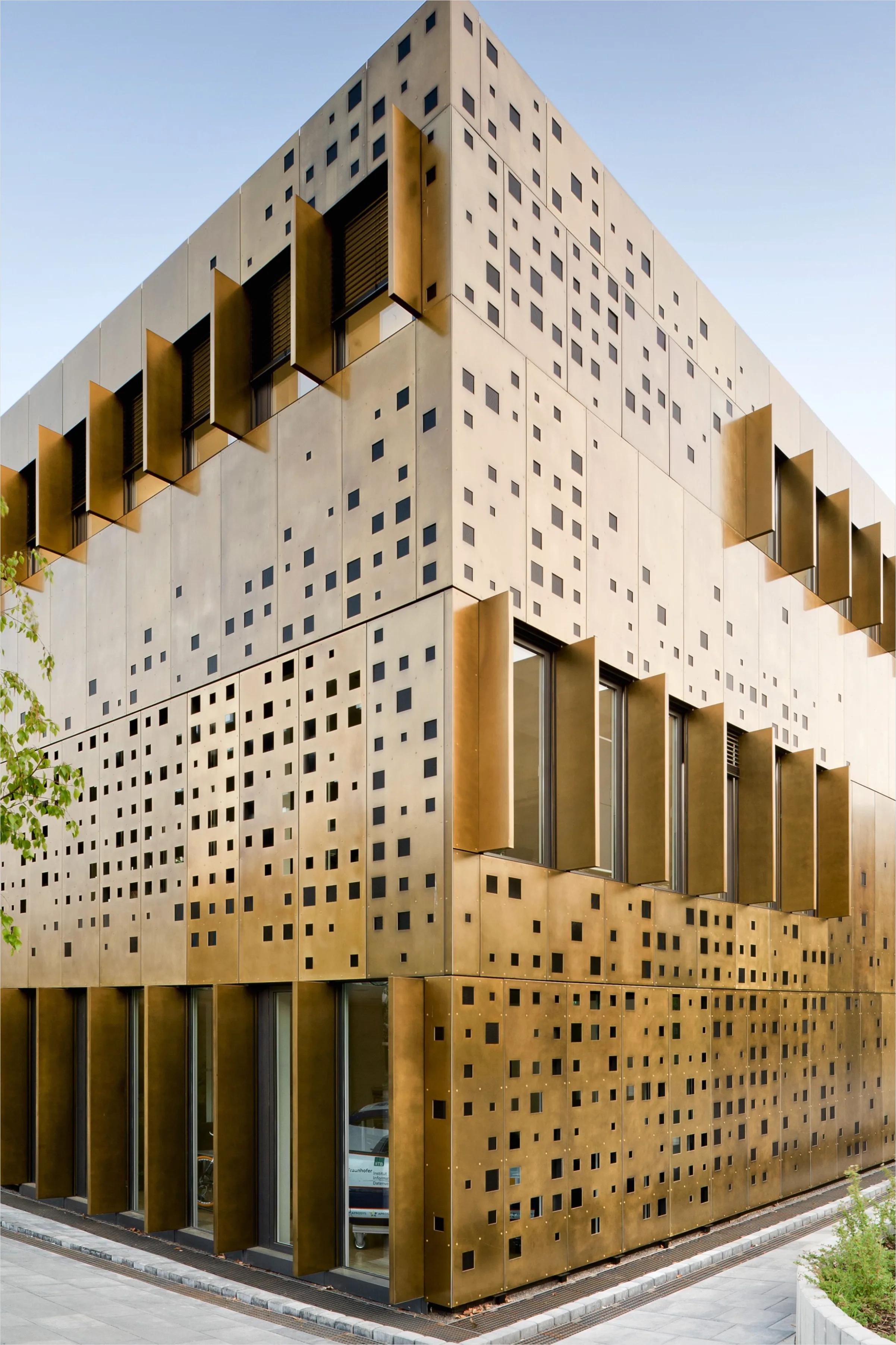 Detail Fassade Metall Perforiert Muster Modern Number 3