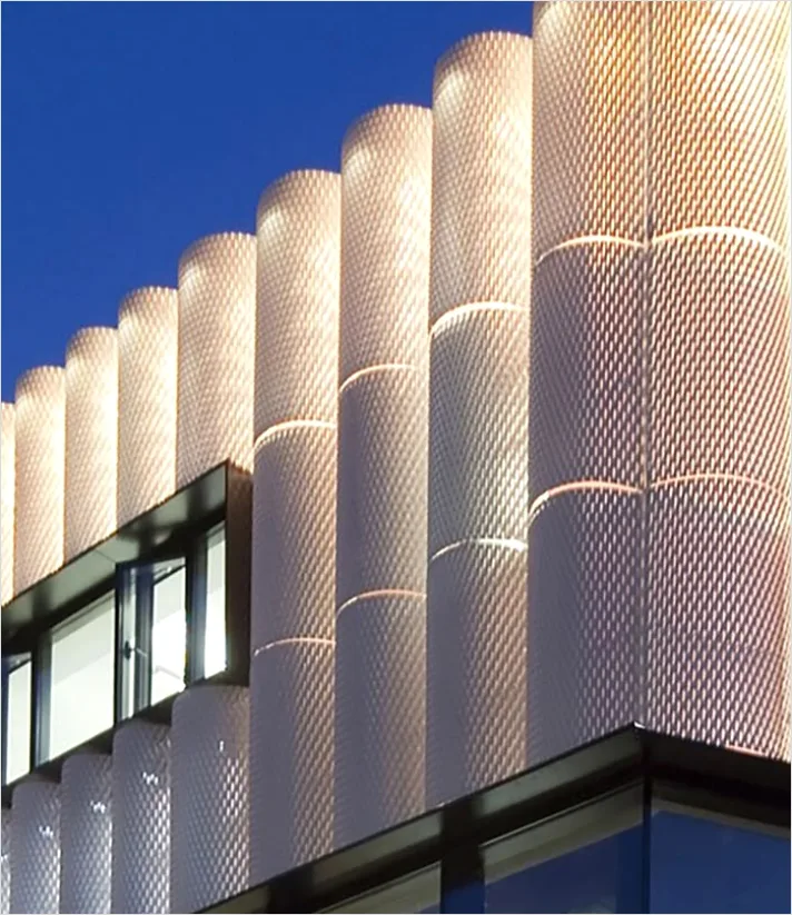 Detail Fassade Metall Perforiert Muster Modern Number 5