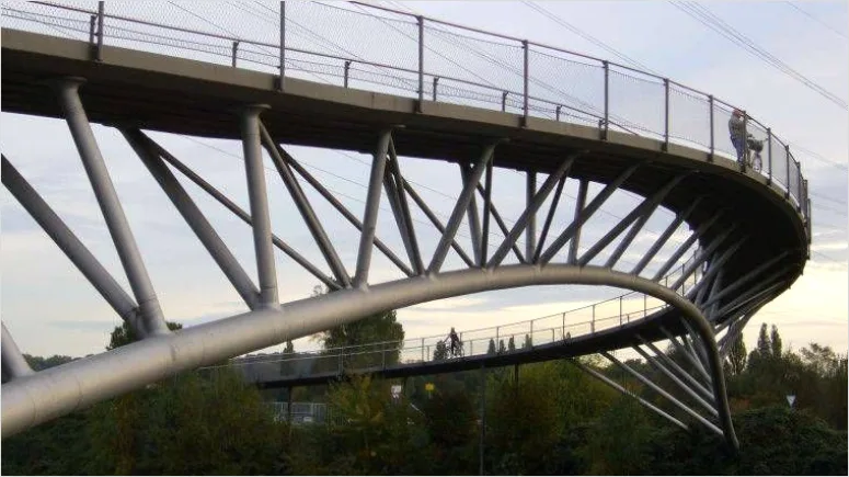 Detail Fußgängerbrücke Modern über Kanal Number 12