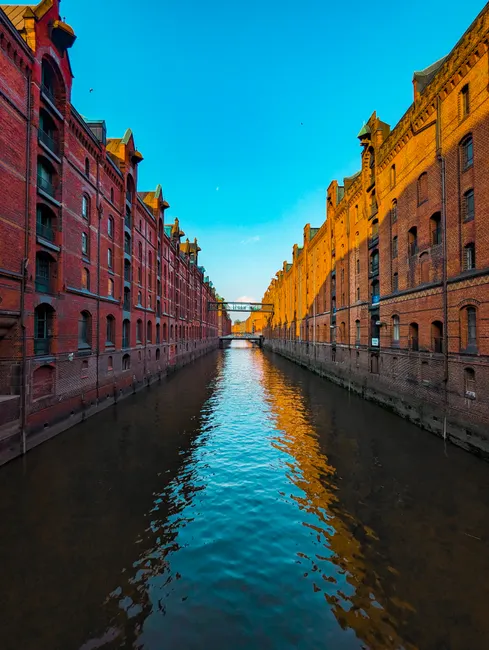 Detail Hamburger Speicherstadt Bei Blauem Licht Number 13