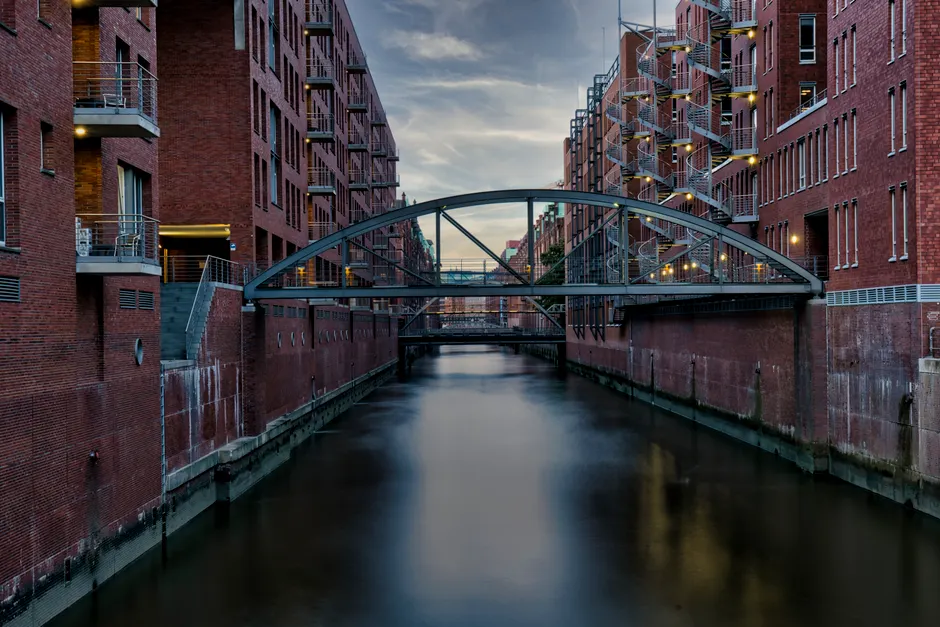 Detail Hamburger Speicherstadt Bei Blauem Licht Number 14