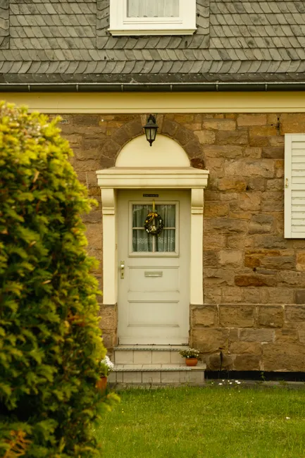 Detail Haus Eingangstür Modern Mit Vordach Number 9