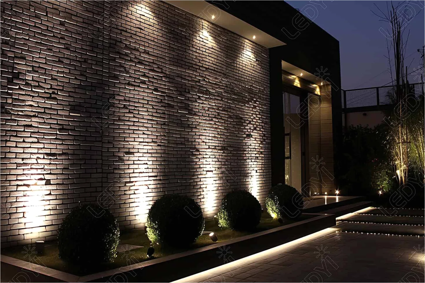 Detail Hausfassade Abends Beleuchtet Warmes Licht Number 14