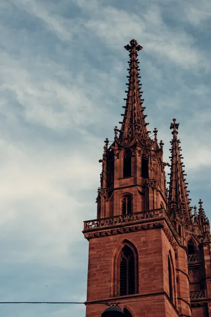 Detail Kirche Turm Spitze Gegen Blauen Himmel Number 2