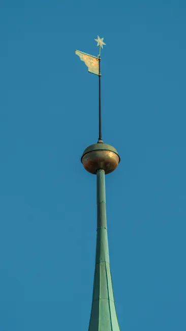 Detail Kirche Turm Spitze Gegen Blauen Himmel Number 12
