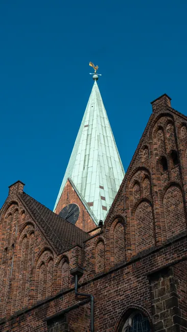 Detail Kirche Turm Spitze Gegen Blauen Himmel Number 17