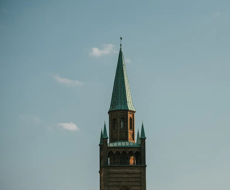 Detail Kirche Turm Spitze Gegen Blauen Himmel Number 19