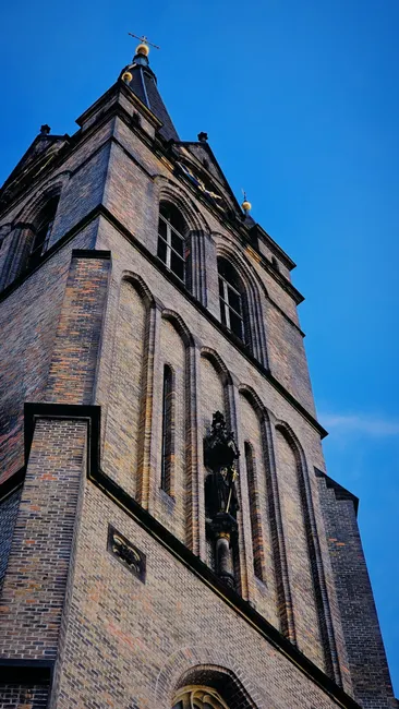 Detail Kirche Turm Spitze Gegen Blauen Himmel Number 20