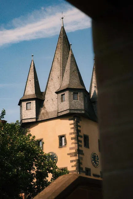 Detail Kirche Turm Spitze Gegen Blauen Himmel Number 3
