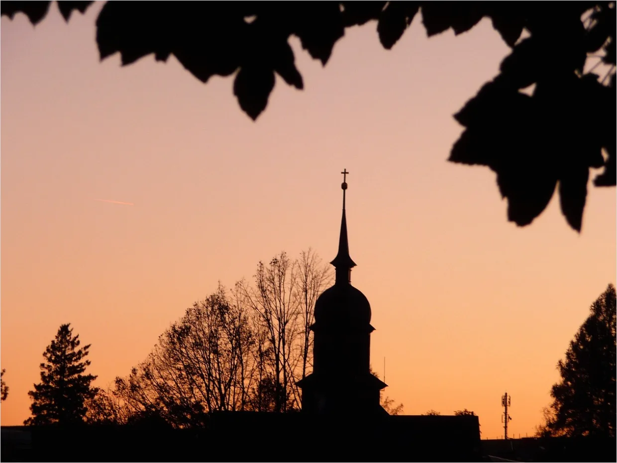 Detail Kirchturm Silhouette Gegen Sonnenuntergang Number 2