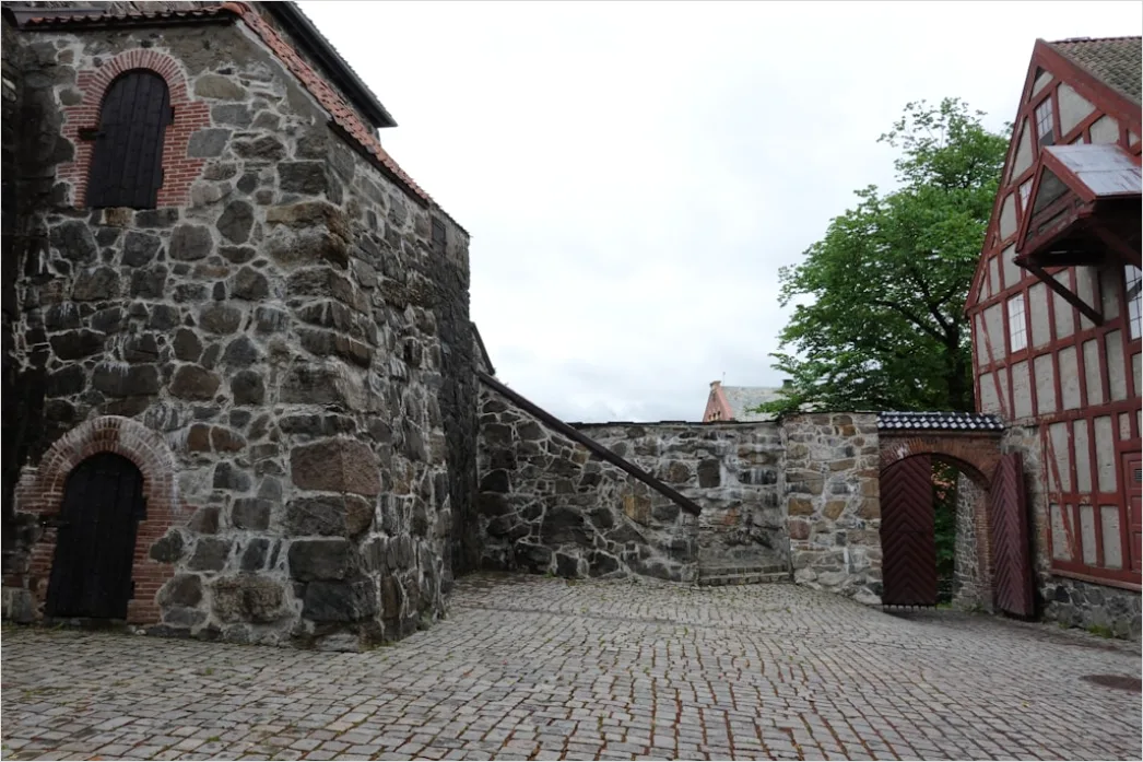 Detail Kloster Innenhof Arkaden Perspektive Number 18