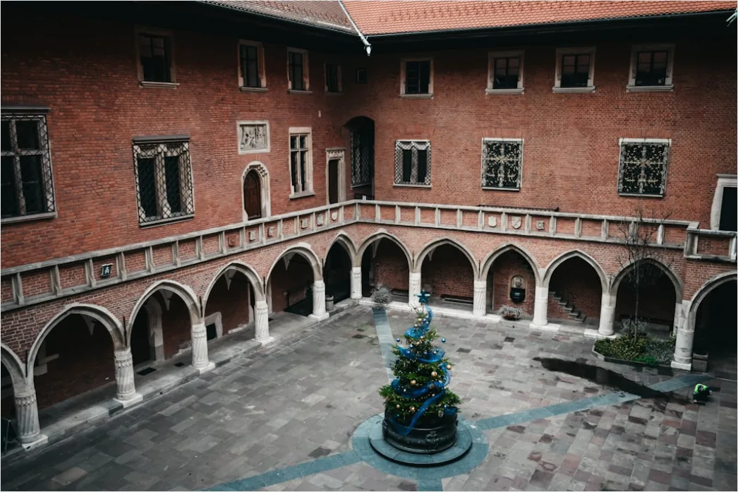 Detail Kloster Innenhof Arkaden Perspektive Number 8