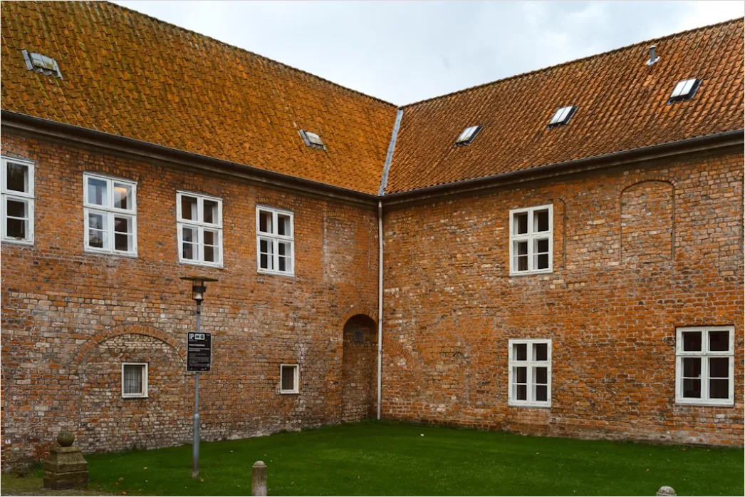 Detail Kloster Innenhof Arkaden Perspektive Number 10