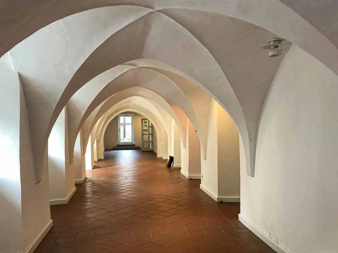 Detail Kreuzgang Kloster Hof Perspektive Number 6