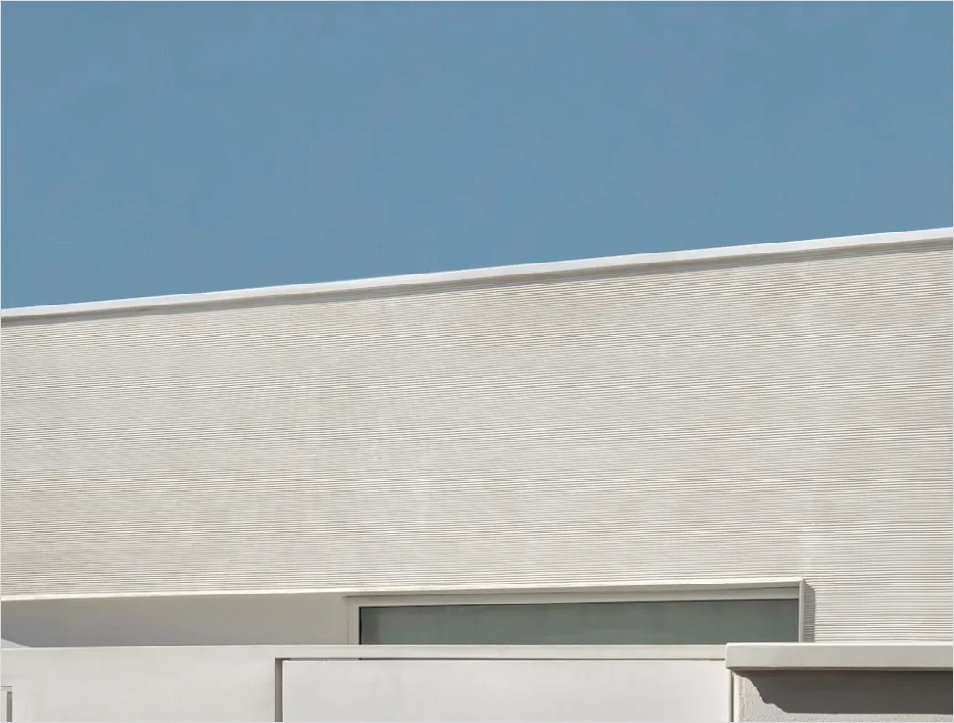 Minimalistisches Haus Weiss Fassade Flachdach 1d8a