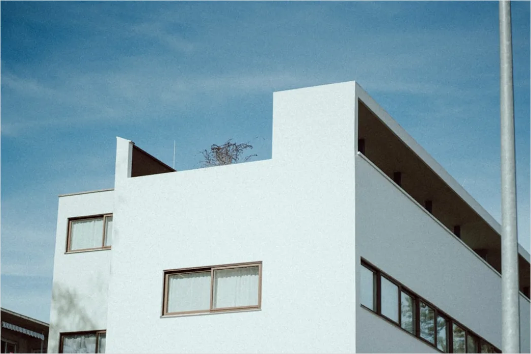 Detail Minimalistisches Haus Weiß Fassade Flachdach Number 10