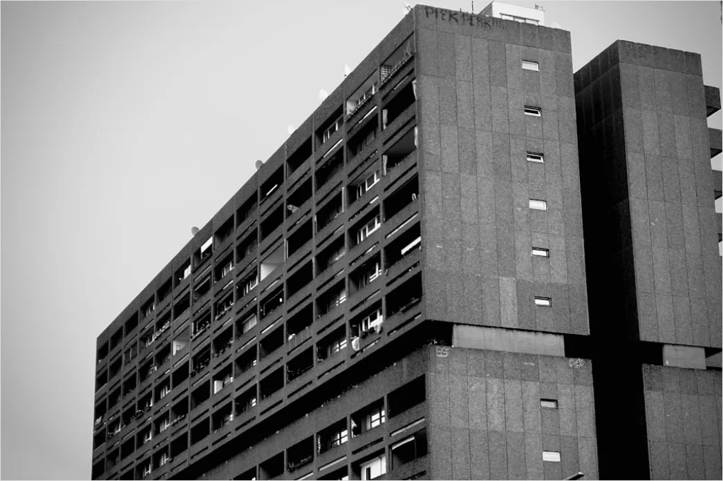 Detail Rundfenster Industriegebäude Brutalismus Beton Number 2