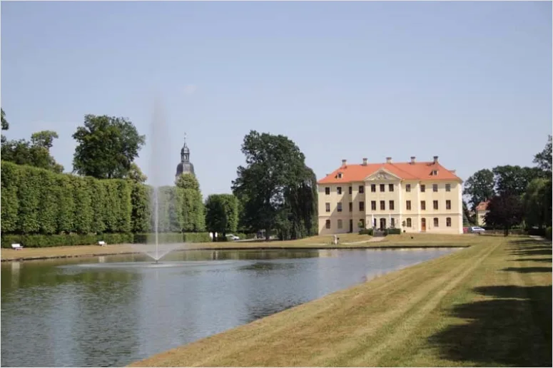 Detail Schloss Parkanlage Mit Spiegelteich Number 2