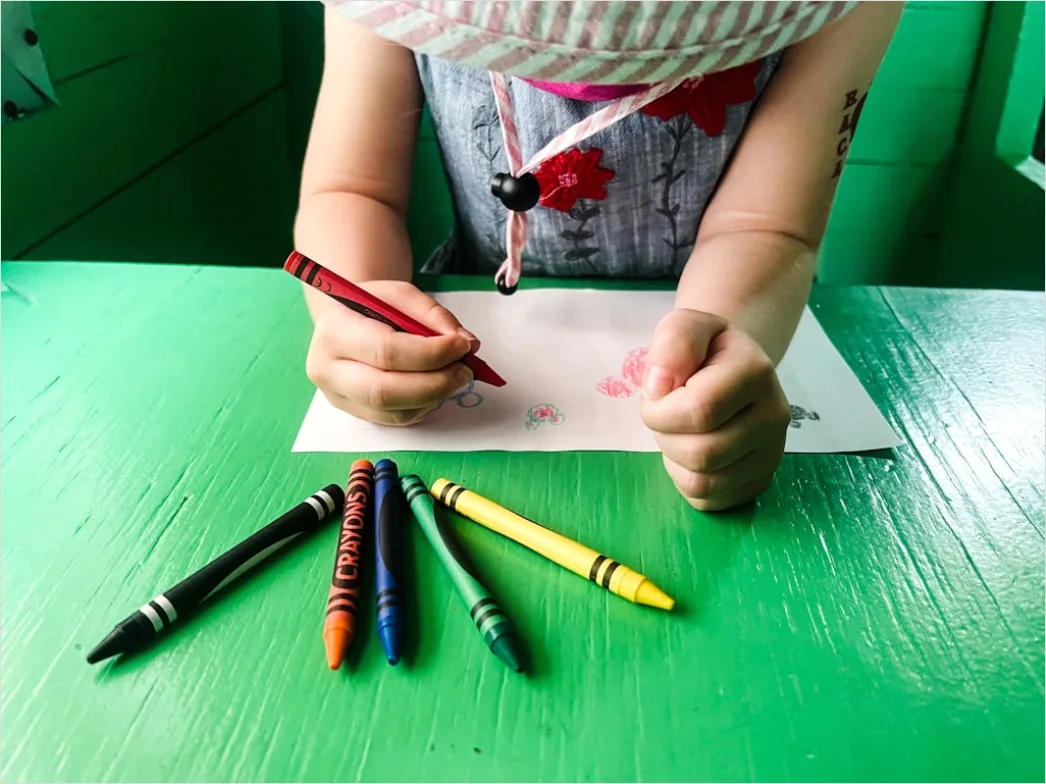 Detail Child Drawing With Crayons Early Learning Number 16