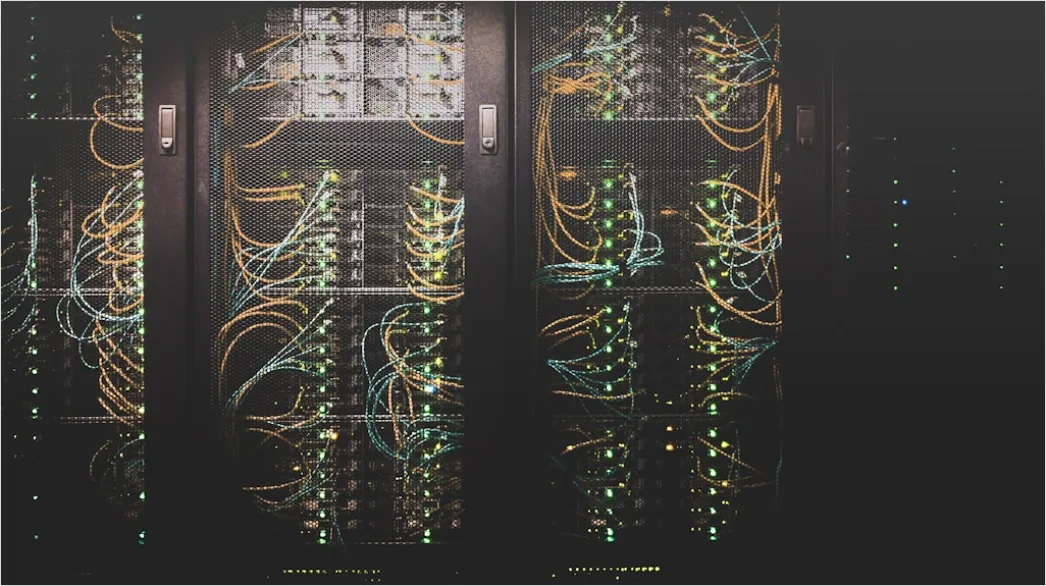 Data Migration Concept With Arrows And Servers E9cb