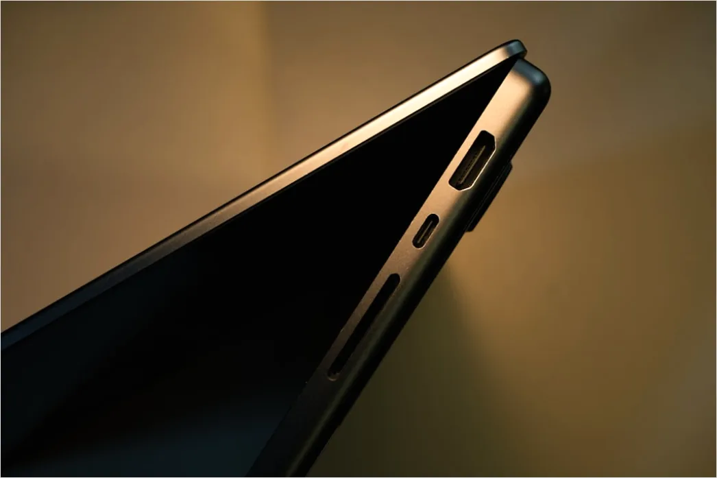 Detail Foldable Phone Concept Product Shot Closeup Number 13
