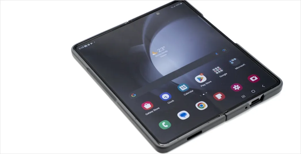 Detail Foldable Phone Concept Product Shot Closeup Number 4
