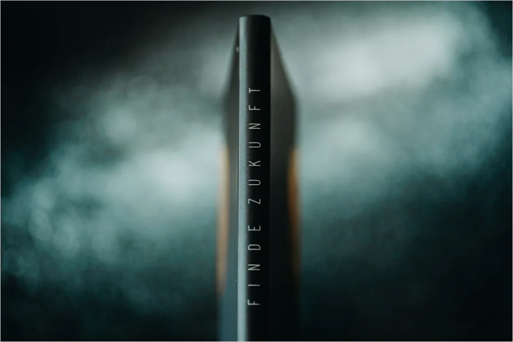 Detail Foldable Phone Concept Product Shot Closeup Number 8