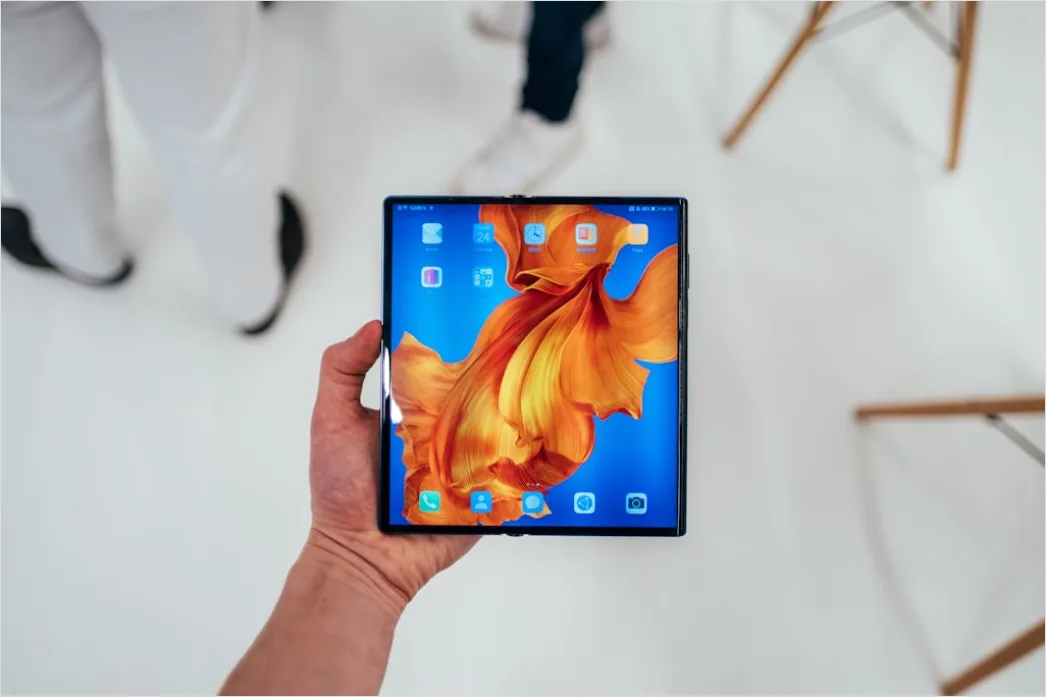 Detail Foldable Phone Concept Product Shot Closeup Number 9