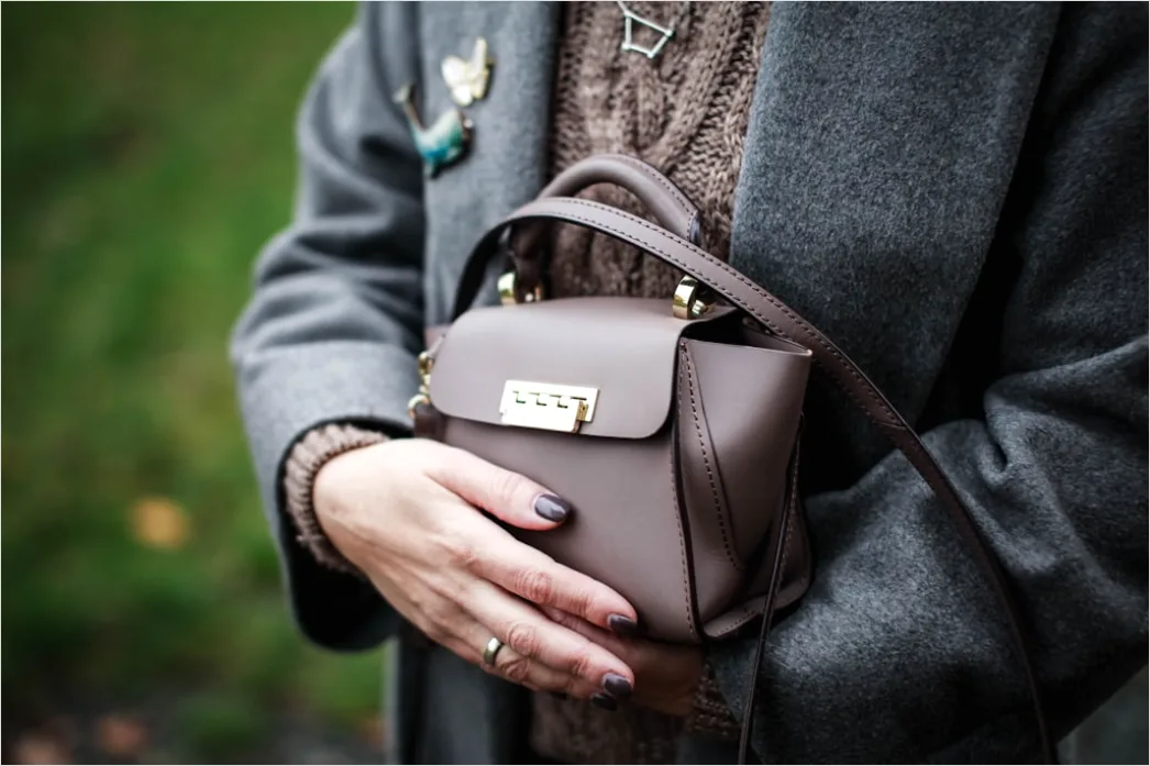 Detail Handtasche Outfit Kombinieren Farbberatung Number 16