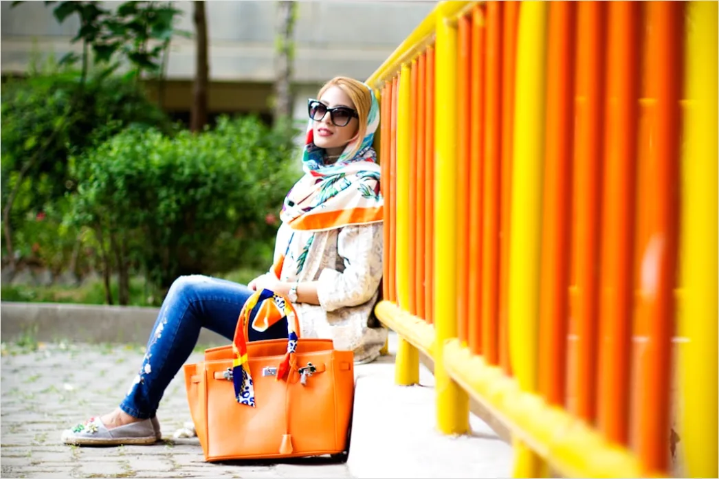 Detail Handtasche Outfit Kombinieren Farbberatung Number 6